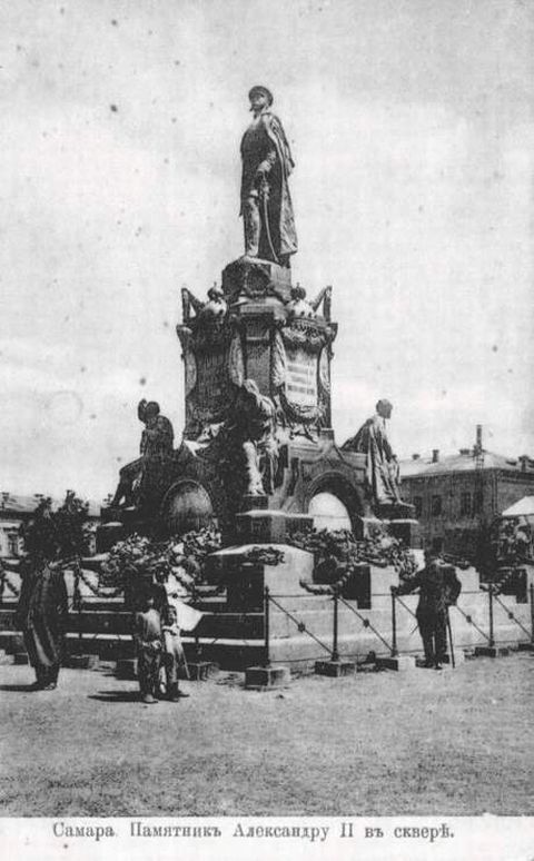памятник на площади 1916